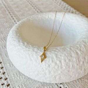 Gold Minimalist Necklace with Dainty Chain